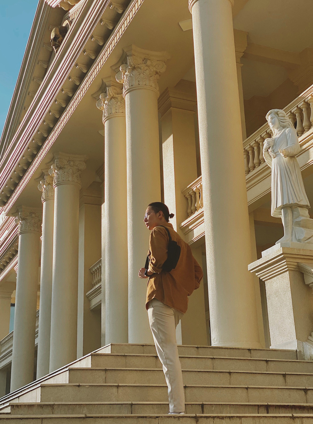 Câu chuyện "thay bố hoàn thành tâm nguyện" khi được chia sẻ trên mạng xã hội nhận về rất nhiều sự chú ý. Nhiều người bày tỏ sự ngưỡng mộ, cảm phục trước tấm lòng của người con hiếu thảo. (Ảnh: FBNV)