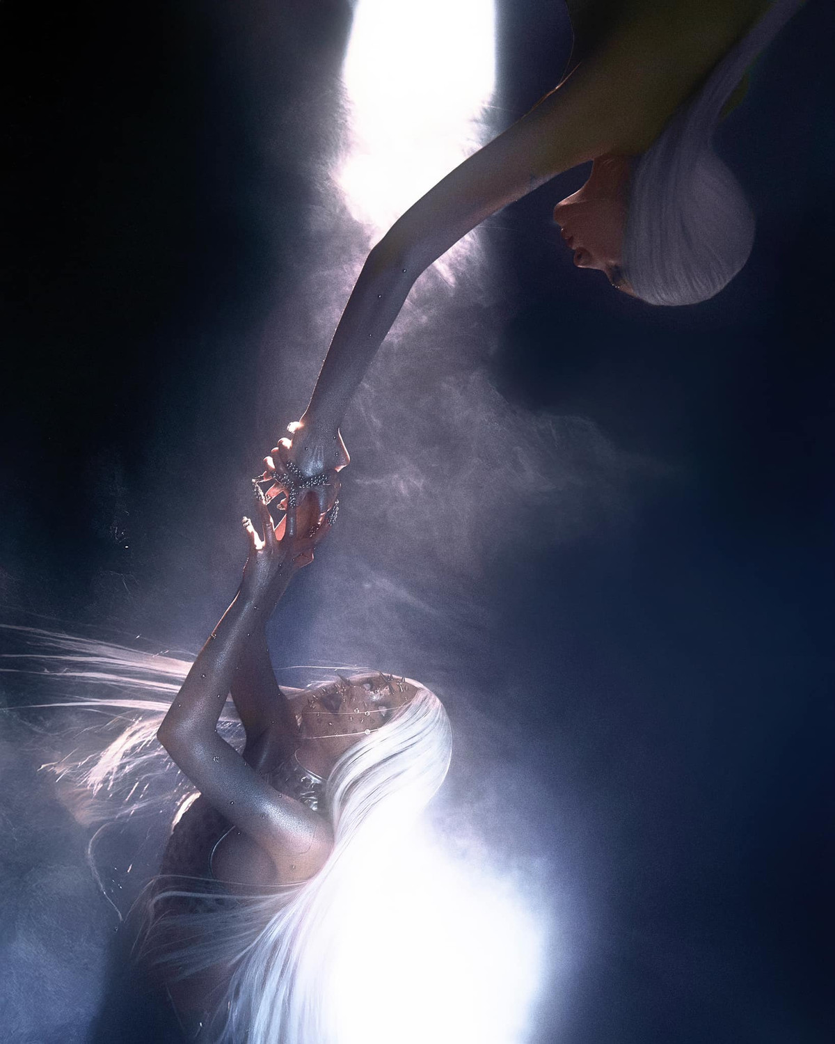 Cùng với bộ ảnh, Xoài Non đăng tải dòng trạng thái về thông điệp của bộ ảnh: "Step through fear, let the old decay. The light within will guide the way. From ashes rise, a soul set free. Becoming all I’m meant to be". (Tạm dịch: Bước qua nỗi sợ, để quá khứ mục rữa, Ánh sáng bên trong sẽ dẫn lối. Từ tro tàn vươn lên, một tâm hồn được giải phóng, Trở thành tất cả những gì tôi được định sẵn)