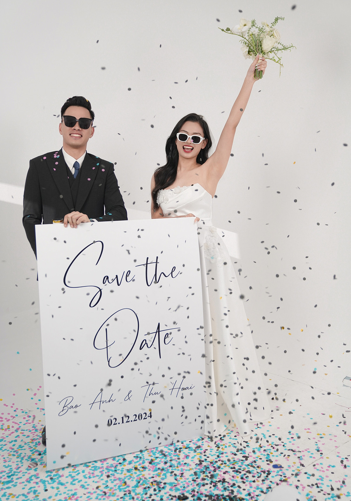 Thu Hoài chia sẻ rằng cô và chú rể Bảo Anh lần đầu gặp nhau vào tháng 4, trong lễ phát động chương trình Thanh niên tình nguyện hè do Tỉnh đoàn Thái Bình tổ chức