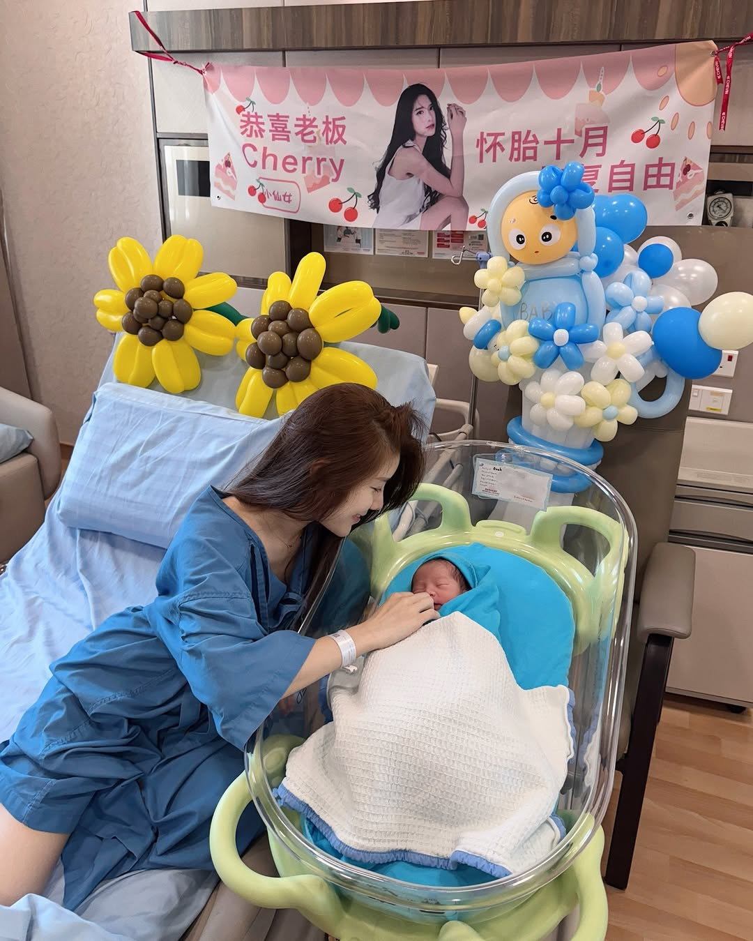 Quah Sue Theng mới hạ sinh con thứ 3 vào tháng 11 vừa qua. Đó là một bé trai đáng yêu có tên Austen.