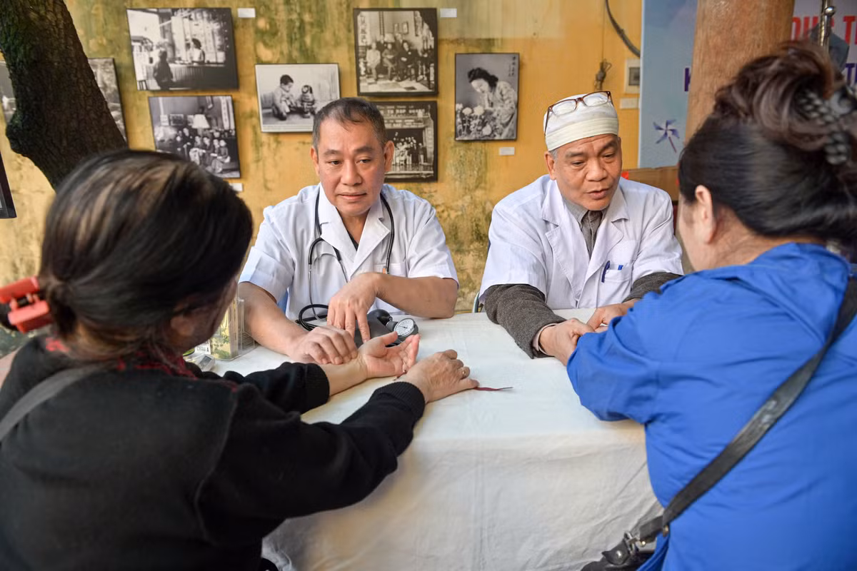 Ban be quoc te mong muon lan toa y hoc co truyen Viet-Hinh-6