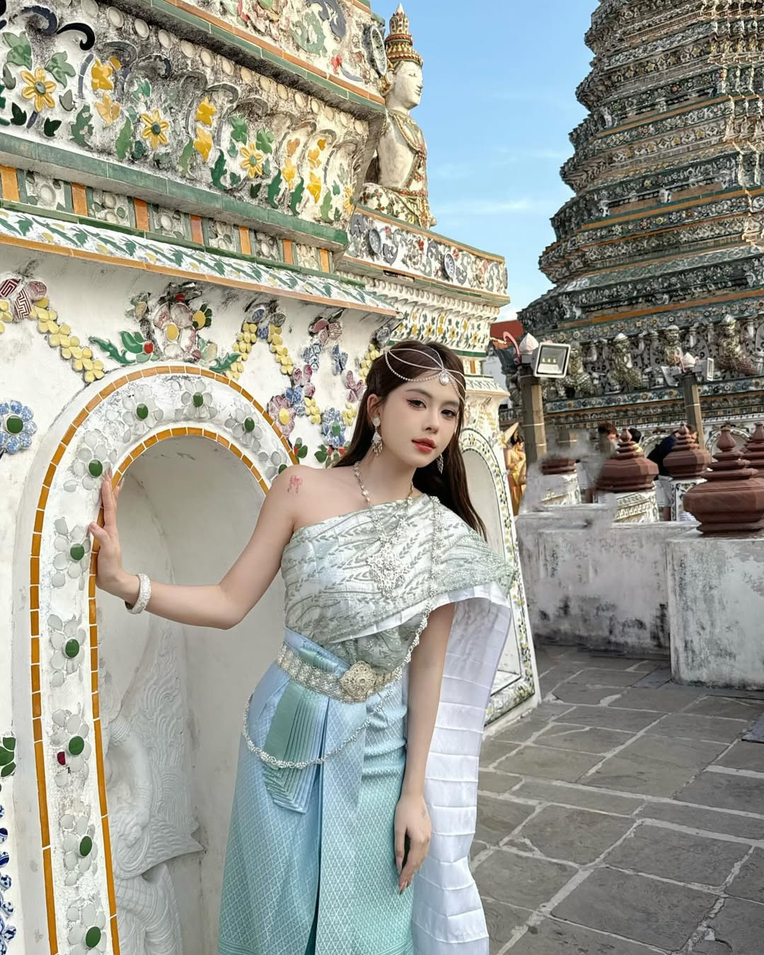 Nhiều cư dân mạng nhận xét, Ngân Hà trông trưởng thành, quyến rũ hơn hẳn khi theo đuổi phong cách này.