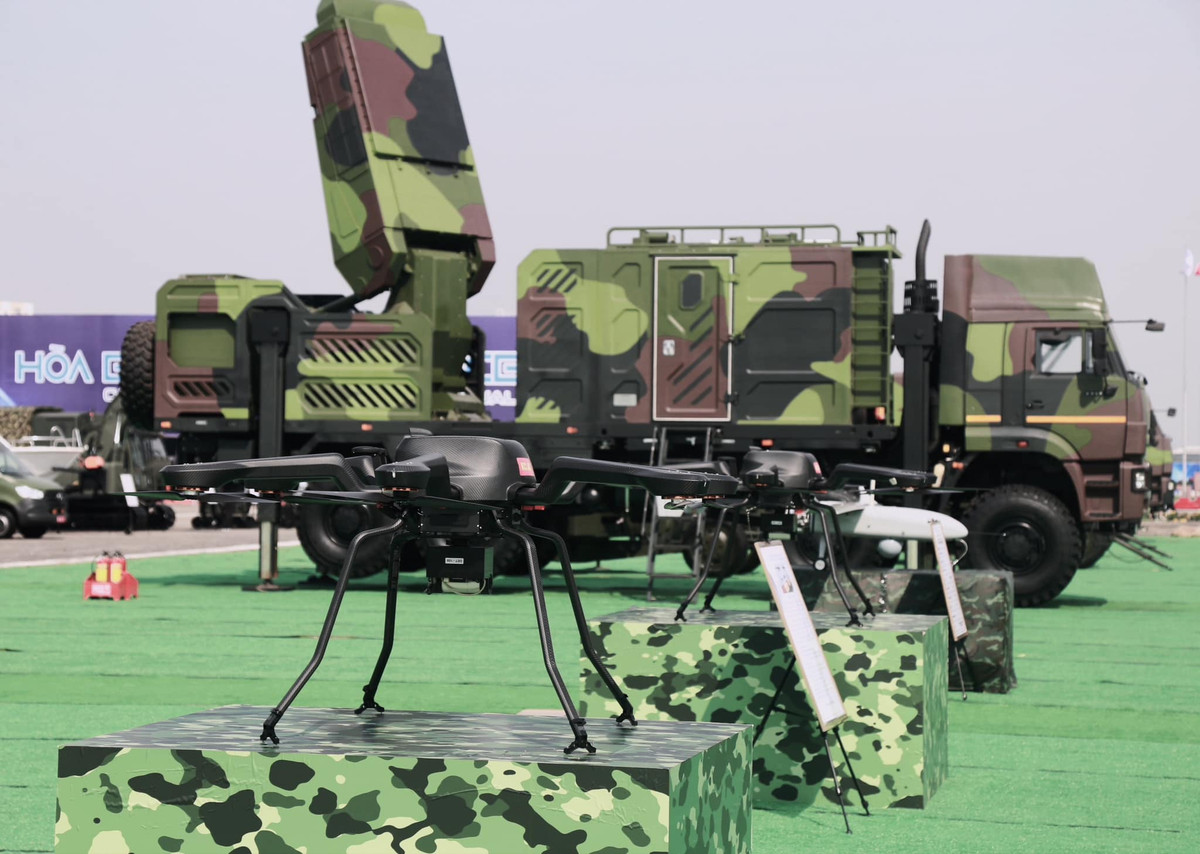 Triển lãm Quốc phòng quốc tế Việt Nam năm 2024 chính thức được khai mạc sáng 19/12 tại Sân bay Gia Lâm (Hà Nội). Đây là hoạt động nhằm chào mừng kỷ niệm 80 năm Ngày thành lập Quân đội nhân dân Việt Nam, 35 năm Ngày hội Quốc phòng toàn dân.