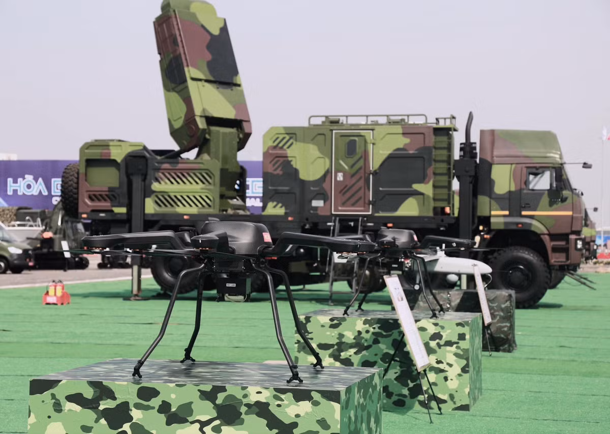 Triển lãm Quốc phòng quốc tế Việt Nam năm 2024 chính thức được khai mạc sáng 19/12 tại Sân bay Gia Lâm (Hà Nội). Đây là hoạt động nhằm chào mừng kỷ niệm 80 năm Ngày thành lập Quân đội nhân dân Việt Nam, 35 năm Ngày hội Quốc phòng toàn dân.