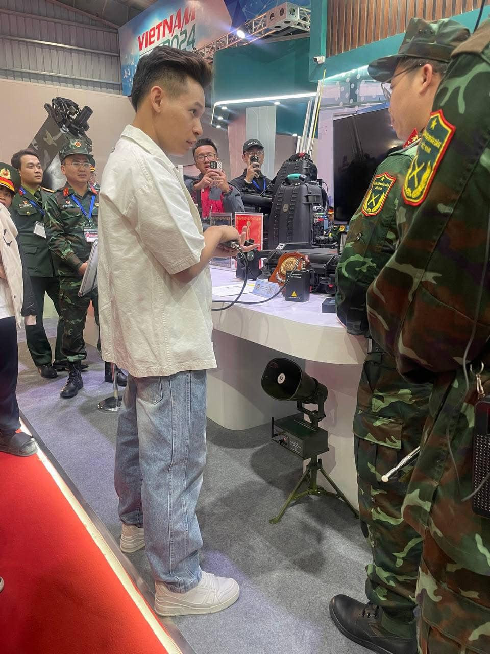 Nhiều người cho rằng, Độ Mixi - đại diện cho thế hệ trẻ có sự ảnh hưởng nhất định trên mạng xã hội, đã giúp thu hút sự quan tâm của giới trẻ đến những vấn đề quốc phòng, an ninh. Qua đó, các bạn trẻ có cơ hội tìm hiểu về lịch sử, truyền thống và những thành tựu của quân đội nhân dân Việt Nam.