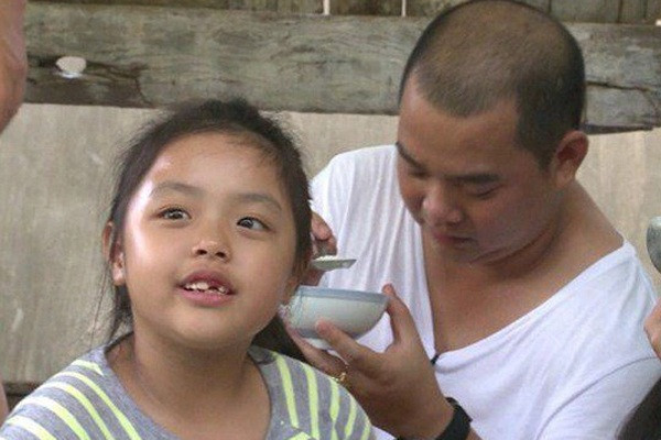 Trong mùa đầu tiên của show thực tế Bố Ơi! Mình Đi Đâu Thế? phát sóng năm 2014, Suti - con gái út của nhạc sĩ Minh Khang và siêu mẫu Thúy Hạnh năm đó mới 6 tuổi nhưng đã rất được khán giả yêu thích nhờ tính cách ngoan ngoãn, đáng yêu, thỉnh thoảng hơi mít ướt.