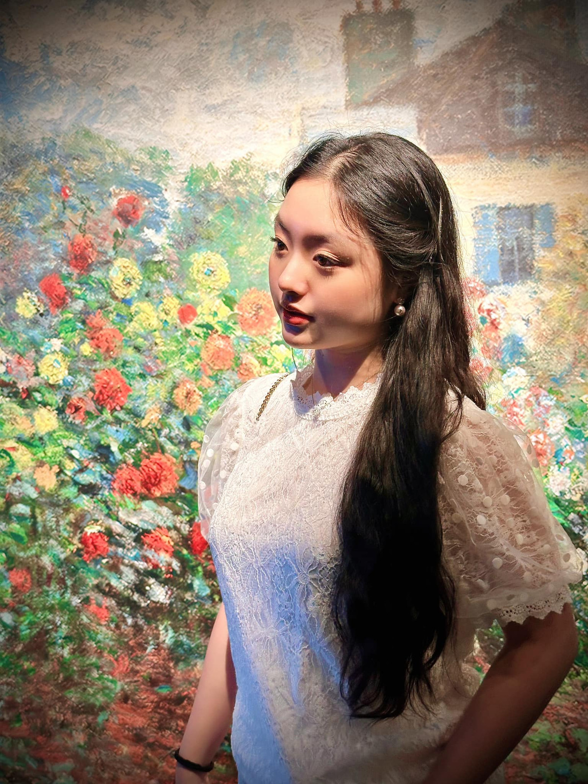 Trên trang cá nhân, siêu mẫu Thúy Hạnh thường xuyên cập nhật hình ảnh con gái lớn của mình, nhận về rất nhiều lời khen từ người theo dõi.