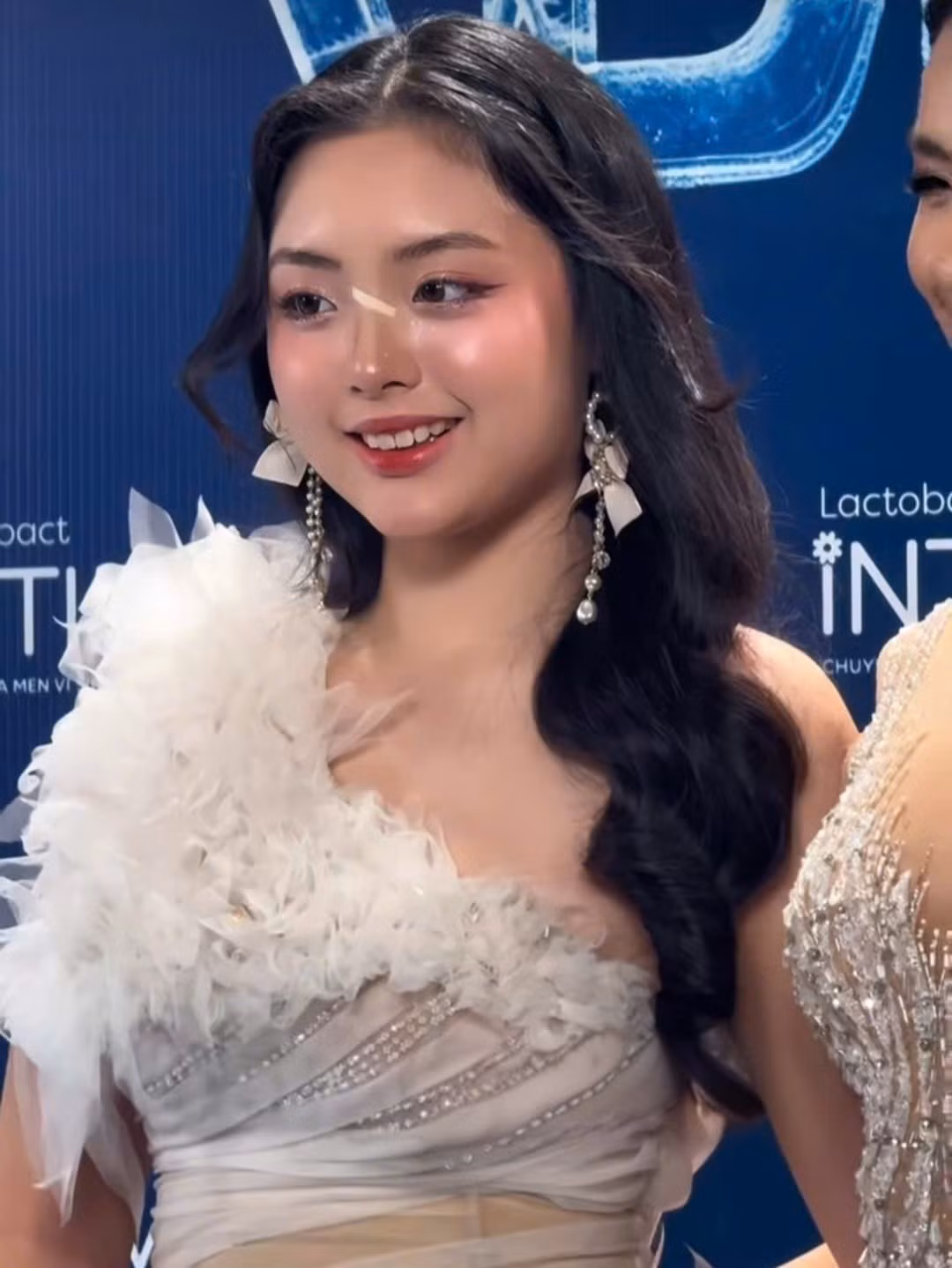 Là con gái của siêu mẫu Thúy Hạnh, ngay khi xuất hiện cùng mẹ tại một sự kiện gần đây, Suti (tên thật Gia An) ngay lập tức chiếm trọn spotlight nhờ vẻ ngoài xinh đẹp nổi bật.