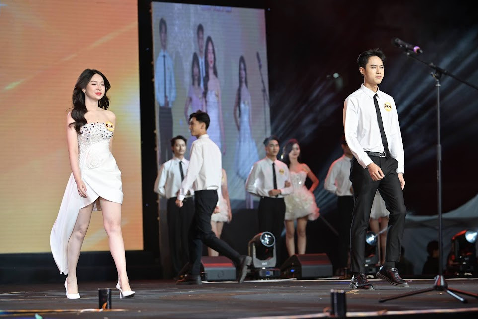 Dàn trai xinh gái đẹp “Tài sắc Phương Đông“ tỏa sáng trên sân khấu - Hình 4 Dan trai xinh gai dep “Tai sac Phuong Dong“ toa sang tren san khau-Hinh-4