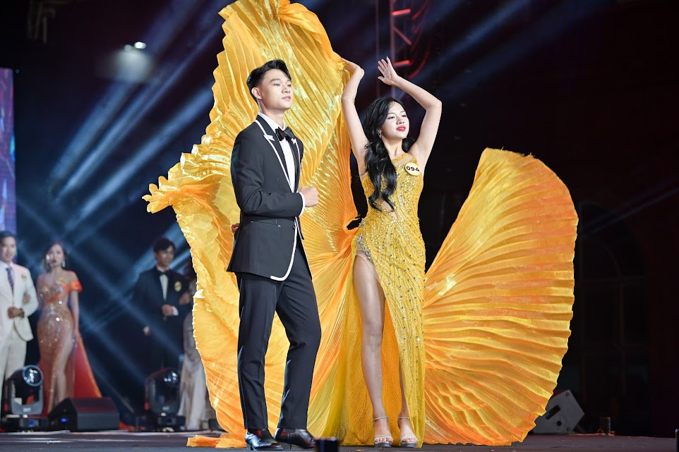 Dàn trai xinh gái đẹp “Tài sắc Phương Đông“ tỏa sáng trên sân khấu - Hình 7 Dan trai xinh gai dep “Tai sac Phuong Dong“ toa sang tren san khau-Hinh-7