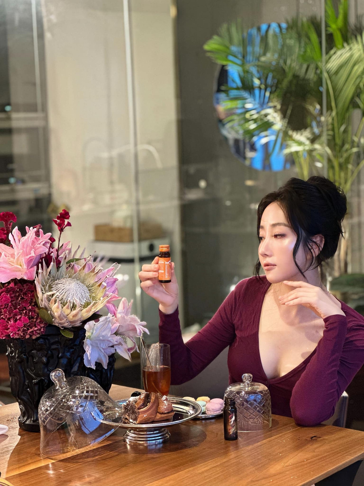 Người đẹp sinh năm 1986 khiến netizen nhiều lần xuýt xoa với nhan sắc như "lão hóa ngược" của mình. (Ảnh: FBNV)