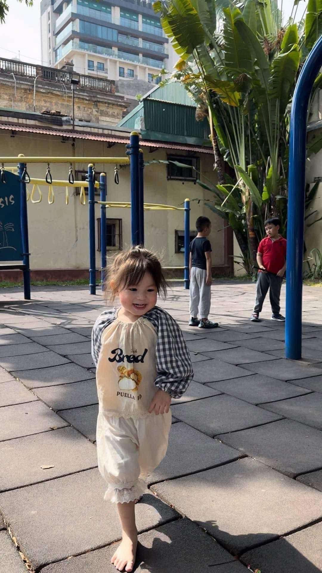 Hành trình khôn lớn của bé Pam không chỉ được dõi theo bởi ông bà, bố mẹ và người thân mà còn của rất nhiều người hâm mộ.