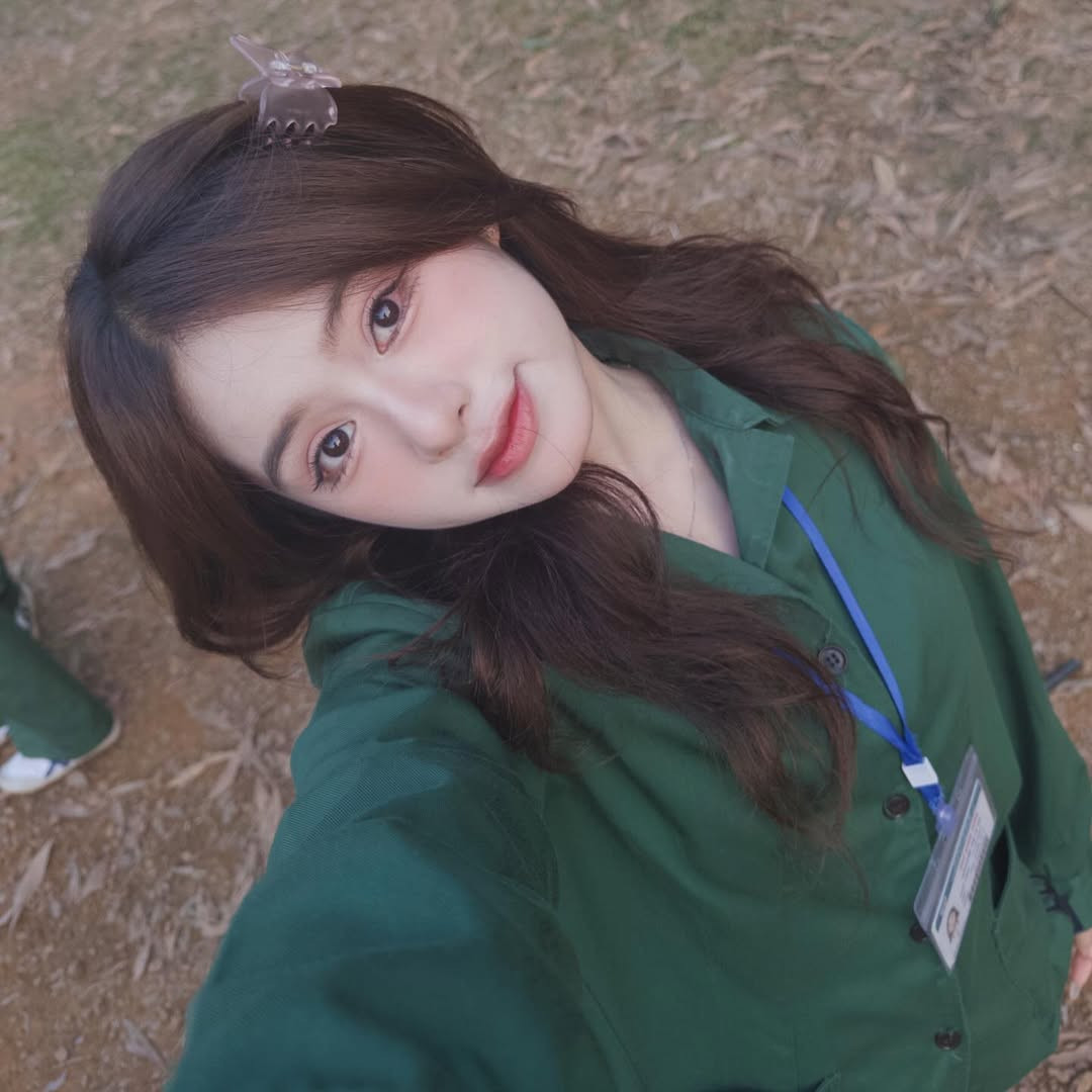 Cô bạn từng gây xôn xao mạng xã hội với bộ ảnh đi học quân sự với vẻ đẹp xinh đẹp,ngọt ngào.