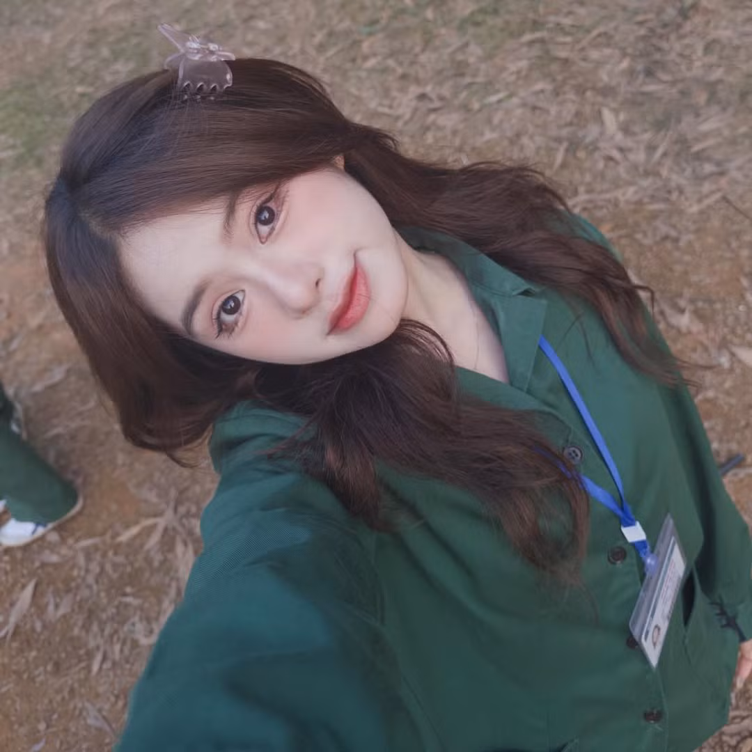 Cô bạn từng gây xôn xao mạng xã hội với bộ ảnh đi học quân sự với vẻ đẹp xinh đẹp,ngọt ngào.