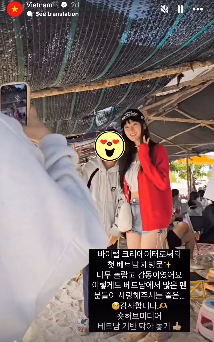 Cô nàng cũng dành nhiều tình cảm cho Việt Nam: "Tôi không ngờ có nhiều fan ở Việt Nam lại yêu quý tôi đến vậy. Cảm ơn các bạn rất nhiều"