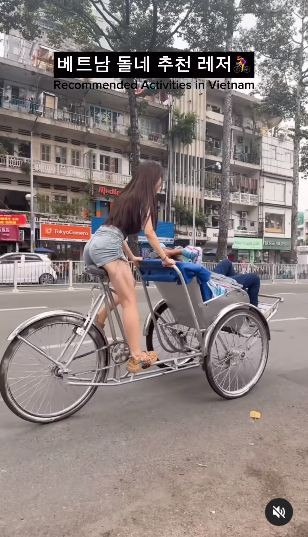 Kim Hye Soo vừa có chuyến du lịch đến Việt Nam. Cô nàng hào hứng đăng tải những khoảnh khắc trải nghiệm văn hóa Việt, đồng thời tận hưởng khung cảnh ở nhiều nơi khác nhau.