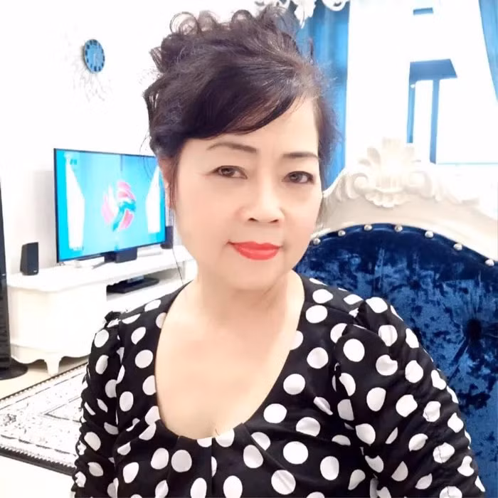 Các đường nét trên gương mặt của nghệ sĩ Bích Liên vẫn vô cùng sắc sảo, mặn mà.