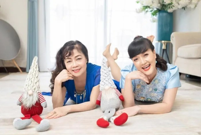 Vân Dung cùng mẹ thường xuyên chụp các bộ ảnh nhân những ngày lễ, dịp quan trọng.