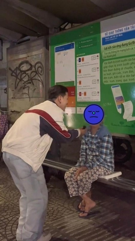 Vào cuối năm 2022, Nờ Ô Nô khiến netizen vô cùng phẫn nộ với đoạn clip "Người nghèo ăn gì - Nờ Ô Nô cho ăn đó". Theo đó, anh chàng đi hỏi những người vô gia cư thích ăn món gì và sẽ mua món ăn đó tặng cho họ. Tuy nhiên Tiktoker gây tranh cãi khi quay clip đi từ thiện mà lại có cách nói chuyện cợt nhả, bình luận mang tính miệt thị người khác.