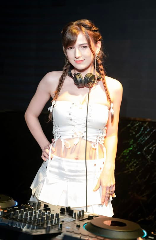 Alexa có thể nói được 6 thứ tiếng: Ukraine, Nga, Ba Lan, Đức, Anh và tiếng Việt.