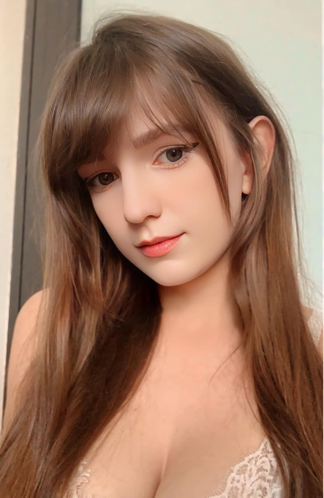 Với sắc vóc cuốn hút cùng khả năng đánh nhạc tài tình, đến thời điểm hiện tại cô nàng đã là một trong những tên tuổi rất được yêu thích.