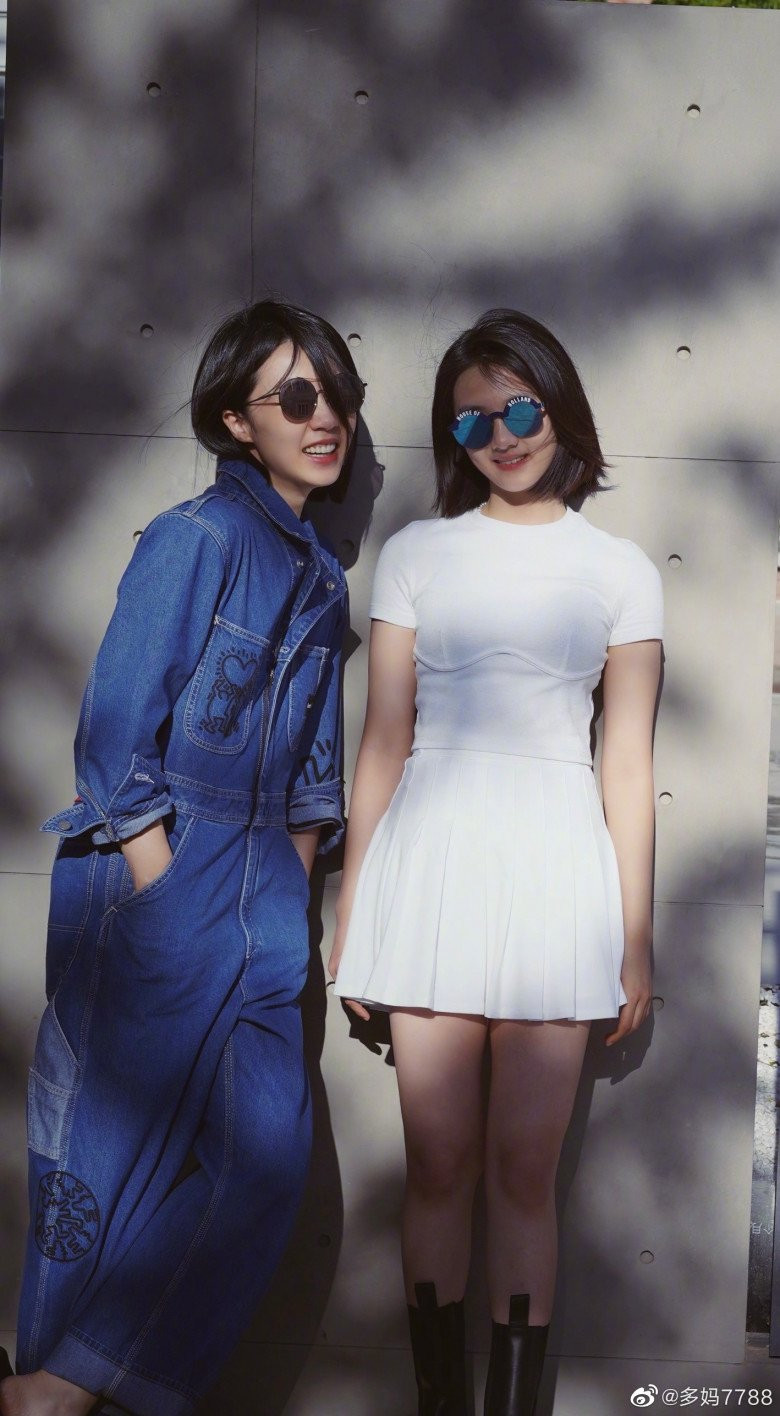 Nhiều người cho rằng cô nàng nên chú ý cách ăn mặc hơn. Tuy nhiên có người cho rằng cô nàng đã là một thiếu nữ, do ấn tượng của nhiều người Đa Đa vẫn là cô bé ngày nào nên mới không thể chấp nhận được phong cách của cô bé mà thôi.