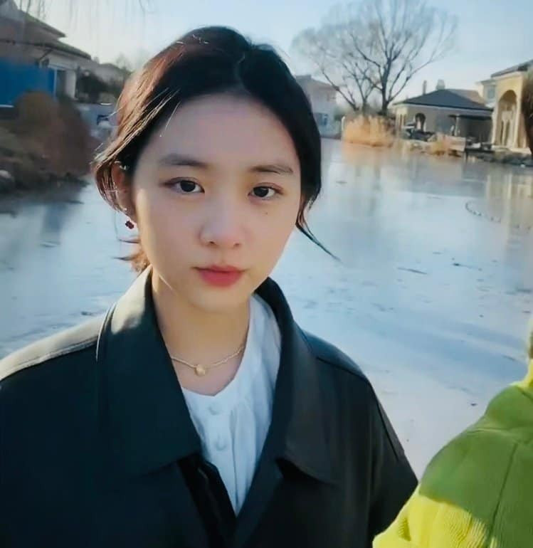 Cô nàng sở hữu đường nét thanh tú, được nhiều người nhận xét là "dậy thì thành công".