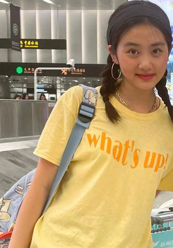 Cô có thể chơi thông thạo nhiều loại nhạc cụ, dịch giả cho nhiều cuốn truyện tranh thiếu nhi, giỏi bơi lội, sở hữu bảng thành tích học tập ấn tượng,…