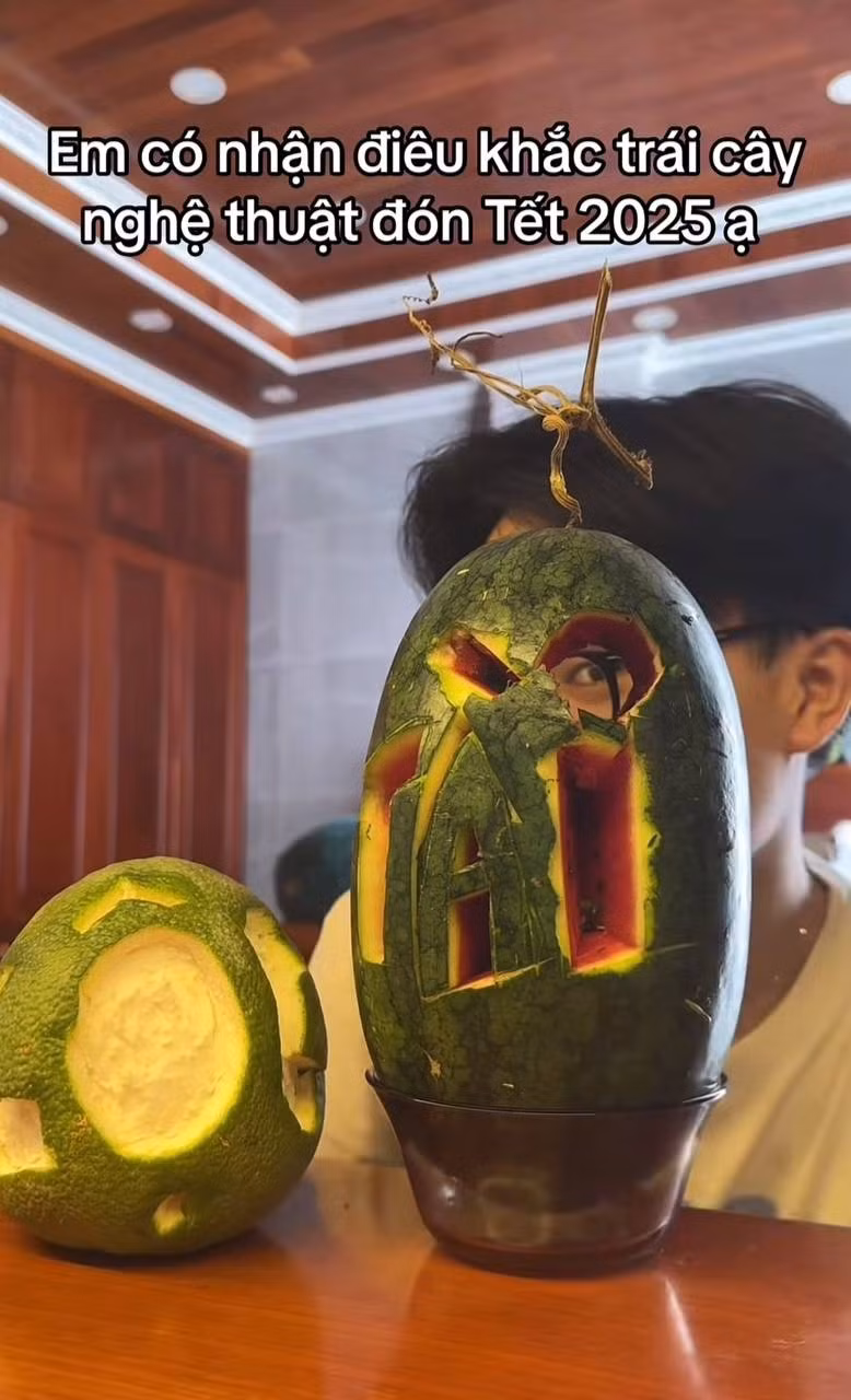 Trái cây được những người bán hàng chuyên nghiệp khắc thì mang lại cảm giác nghệ thuật và tinh tế, còn những tác phẩm như thế này lại khiến người xem "sang chấn tâm lý".