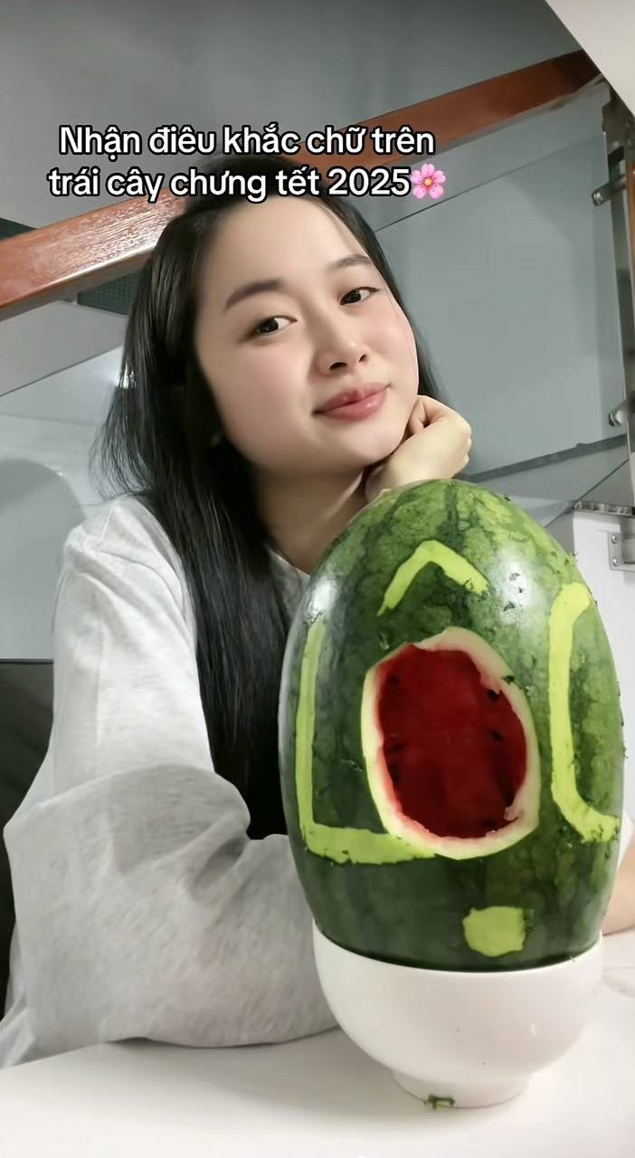 Đường nét khắc được netizen nhận xét là sâu sắc theo đúng nghĩa đen.