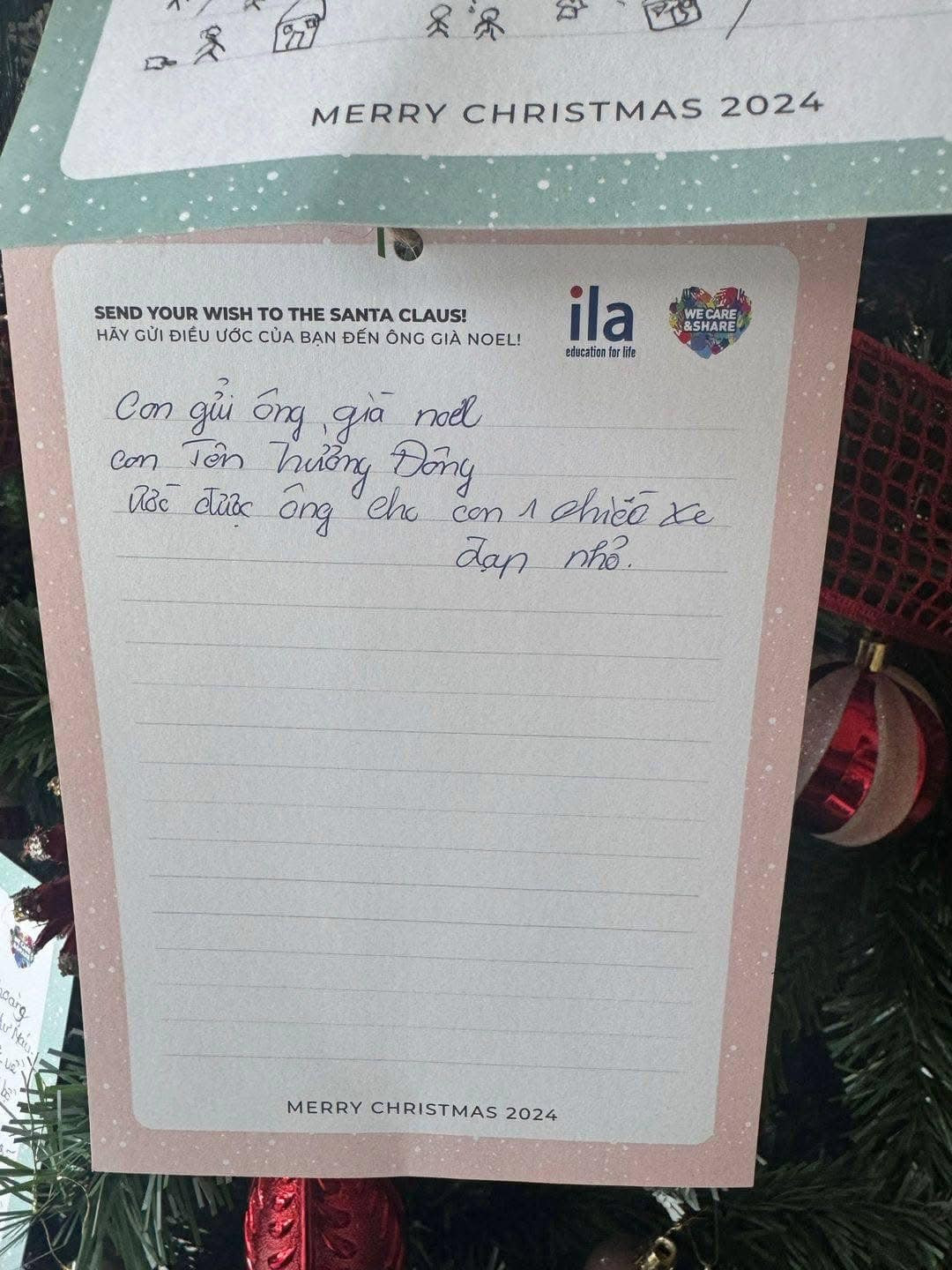 Không phải là những điều gì lớn lao, nét chữ nguệch ngoạc của các em nhỏ ghi lại mong ước vô cùng nhỏ nhoi, giản dị.