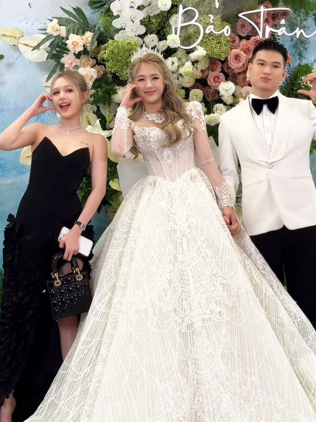 Ngày còn là cặp vợ chồng được nhiều người ngưỡng mộ, cả Xemesis và Xoài Non đều có mối quan hệ thân thiết với Rambo, chính vậy tại đám cưới của nam streamer, cả hai đều có mặt.