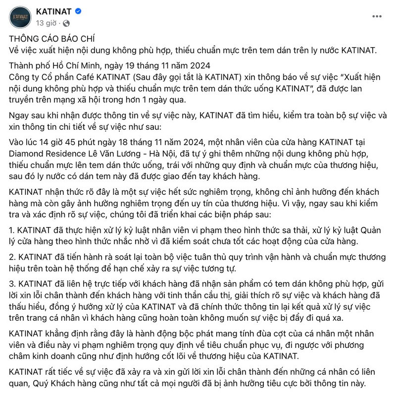 Điều này ngay lập tức gây nên những tranh cãi trái chiều, việc thay thế "đá" thành "An Tây" liên quan đến sự việc một nữ người mẫu vừa vướng vào lao lý gần đây. Nhiều người bày tỏ sự bức xúc, cho rằng việc ghi trên ly nước như vậy là cách làm thiếu tinh tế và "không sạch sẽ" khi sử dụng khái niệm gây tranh cãi.