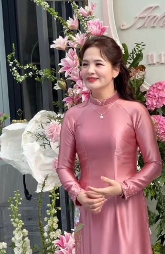 Ở lứa tuổi 46, chị Ngọc Lan vẫn sở hữu nhan sắc xinh đẹp cùng khí chất sang trọng ngút ngàn.