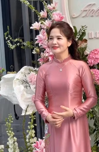 Ở lứa tuổi 46, chị Ngọc Lan vẫn sở hữu nhan sắc xinh đẹp cùng khí chất sang trọng ngút ngàn.