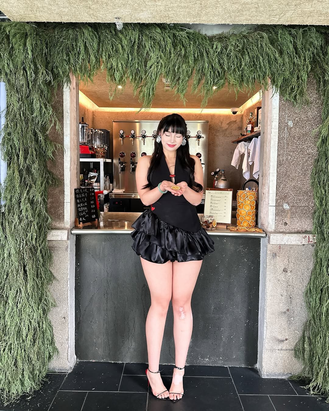 Cô nàng sở hữu thân hình phồn thực với chiều cao 1m79 với cân nặng là 80kg.