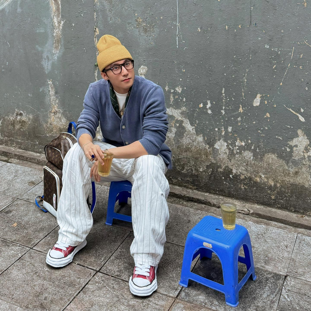 Sau khi đăng tải, địa điểm quán trà đá trở thành địa chỉ hot để các fan đến chụp ảnh.