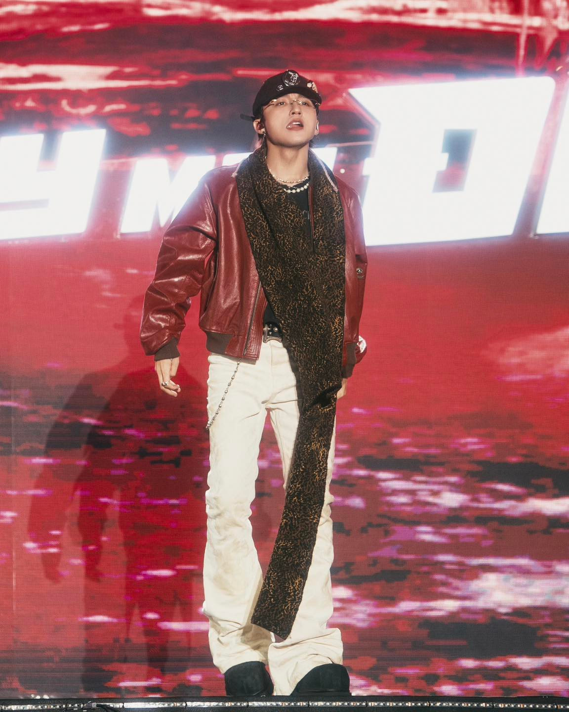 Trước đó, vào tối 14/12, trong chương trình ca nhạc diễn ra ở Quảng trường Đông Kinh Nghĩa Thục (Hoàn Kiếm, Hà Nội), ca sĩ Sơn Tùng M-TP góp mặt và thu hút sự chú ý của người hâm mộ. Ở cuối chương trình, anh khẳng định: "Dù có thể nào đi chăng nữa thì ngày mai Sơn Tùng M-TP sẽ đi xích lô dạo quanh hồ Gươm".