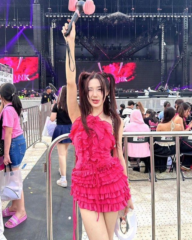 Mina Young từng được đông đảo khán giả biết đến với những clip cover nhạc gây sốt vì giọng hát trong trẻo, luyến láy chuyên nghiệp