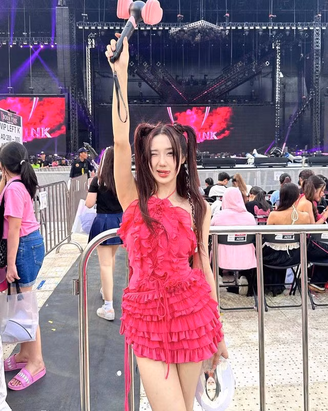 Mina Young từng được đông đảo khán giả biết đến với những clip cover nhạc gây sốt vì giọng hát trong trẻo, luyến láy chuyên nghiệp