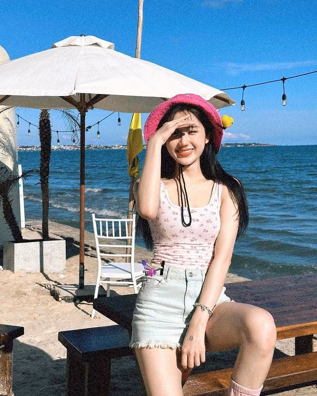 Tuy nhiên, sự nghiệp âm nhạc của cô nàng không thực sự nổi bật sau khi ra trường.