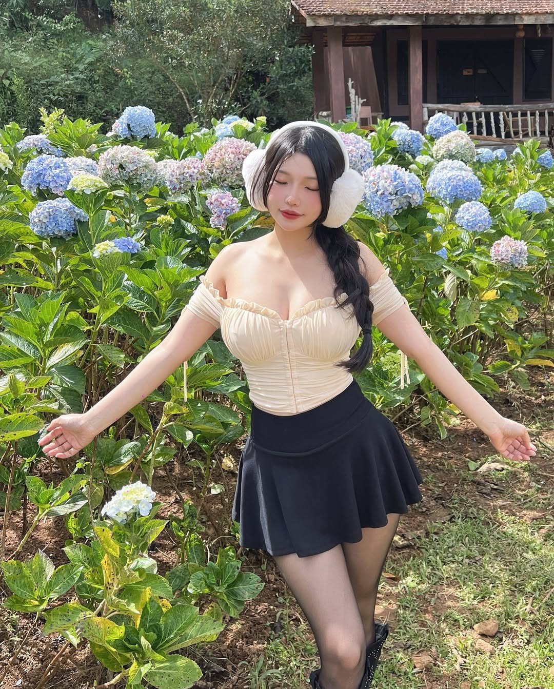 Duyên Híp từ lâu nổi đình đám mạng xã hội với nickname "cô bé bán quần áo".