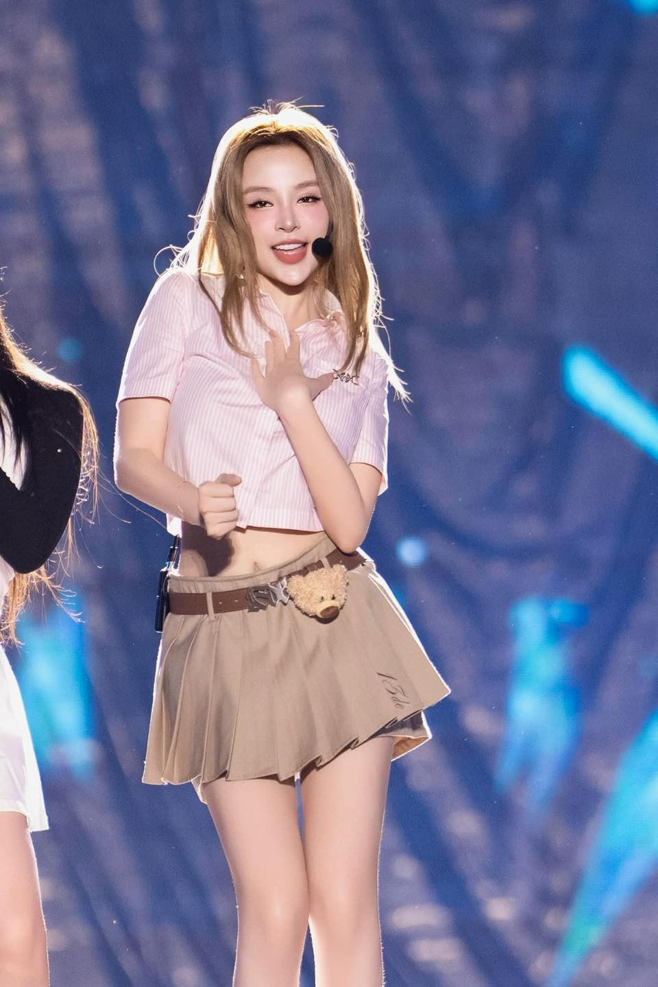 Dù làm dâu hào môn nhưng Huyền Baby vẫn có sự nghiệp riêng. Cô kinh doanh lĩnh vực thẩm mỹ, làm đẹp.