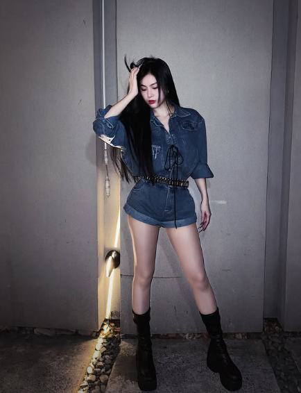 Cách tương tác với ca sĩ, rapper của cô nàng trên sân khấu khiến người hâm mộ bùng nổ.