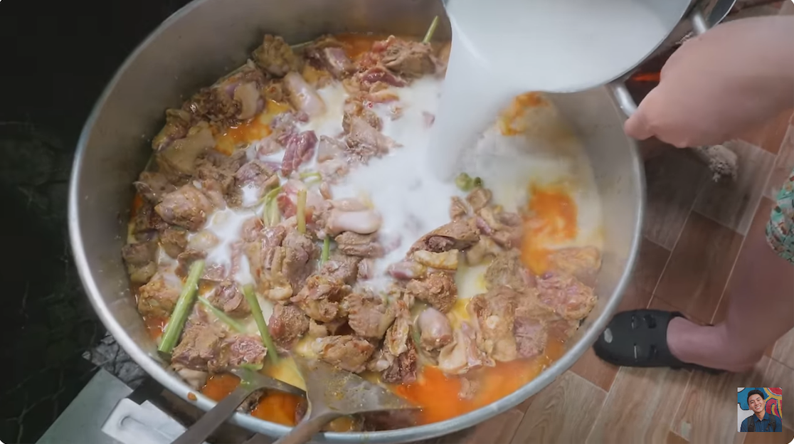 Qua giọng kể chân phương của những con người như Lê Tuấn Khang hay Khoai Lang Thang, cuộc sống thôn quê ở miền Tây hiện ra mộc mạc và cũng rất đỗi bình yên. (Ảnh: Youtube nhân vật)