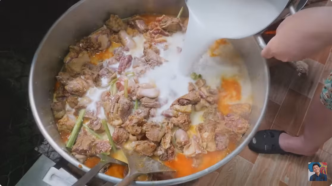 Qua giọng kể chân phương của những con người như Lê Tuấn Khang hay Khoai Lang Thang, cuộc sống thôn quê ở miền Tây hiện ra mộc mạc và cũng rất đỗi bình yên. (Ảnh: Youtube nhân vật)