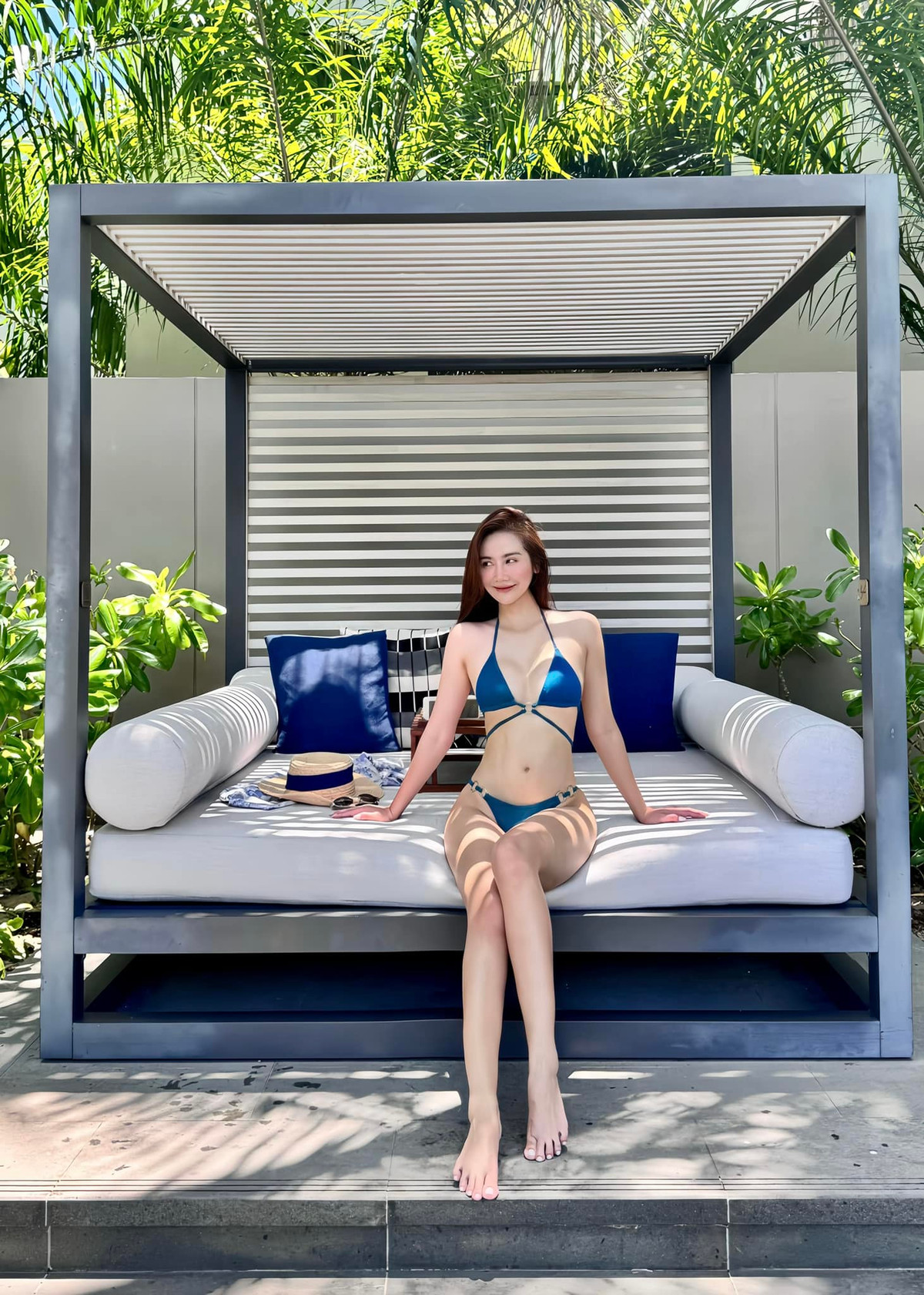 Không dừng lại ở danh xưng hot girl, Huyền Lizzie quyết định thử sức với lĩnh vực diễn xuất và đã gặt hái được nhiều thành công. Cô tham gia nhiều bộ phim truyền hình ăn khách, để lại dấu ấn với khán giả qua những vai diễn đa dạng và sâu sắc.