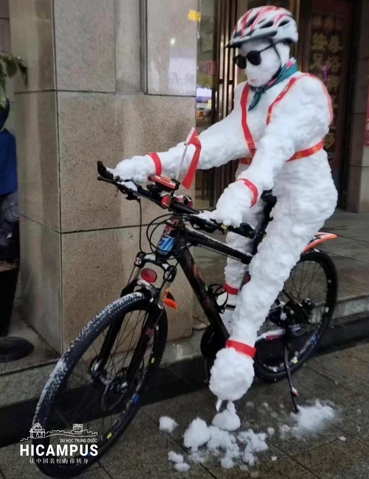 Đâu cũng có thể là địa điểm để đắp người tuyết.