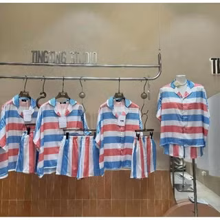 "Phông bạt" là một thuật ngữ đang trở nên rất phổ biến trên các nền tảng mạng xã hội như TikTok và Facebook, đặc biệt trong giới trẻ. Cụm từ này được sử dụng để chỉ hành vi khoe khoang, phô trương hoặc cố tình tạo ấn tượng về một điều gì đó không thực sự thuộc về bản thân, nhằm mục đích "làm màu" trước mặt người khác.