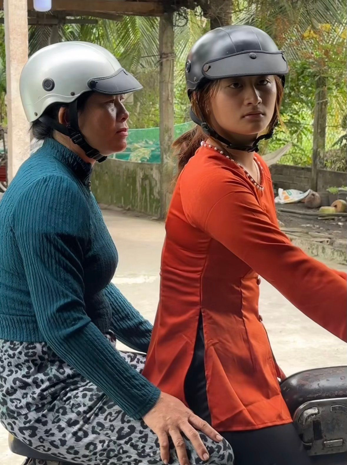 Dưới mỗi video của cô gái sinh năm 2005, nhiều người để lại bình luận khen ngợi cách làm nội dung sáng tạo, hài hước của nữ TikToker.